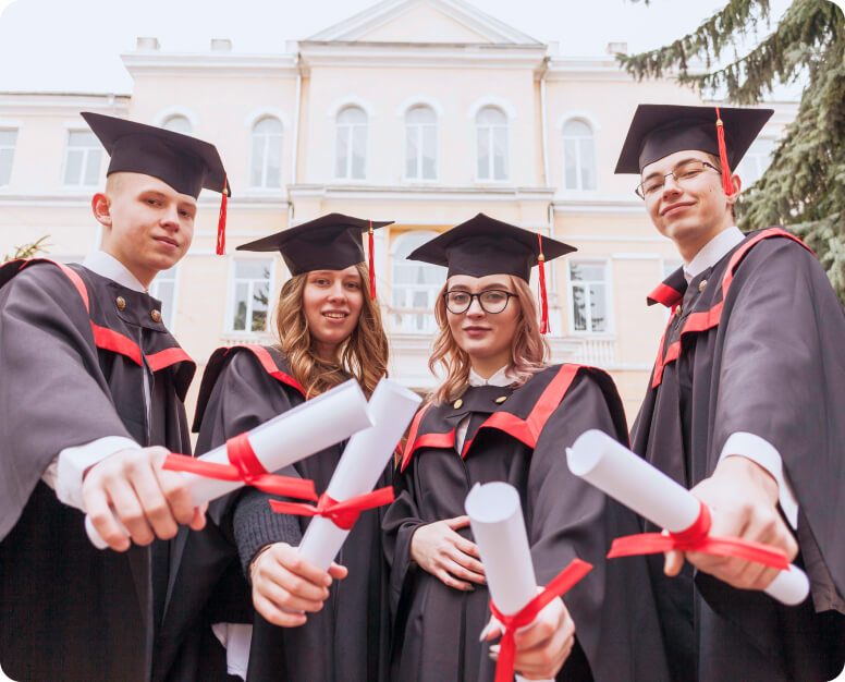 Выпускники с дипломами
